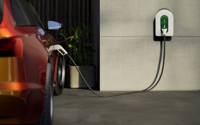 Vsak šesti nov avtomobil je električen. Je vaš dom pripravljen na EV?